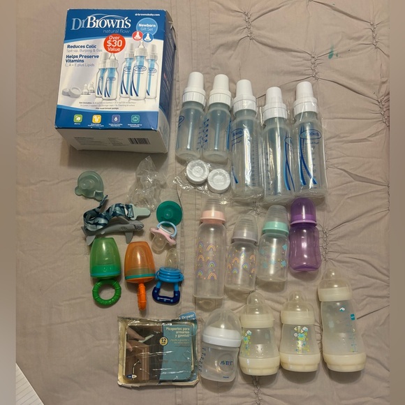 Bundle of baby bottles. - Picture 1 of 3